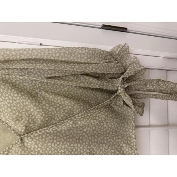 Abercrombie & Fitch long sleeve chiffon wrap blouse size Large - Picture 3 of 6